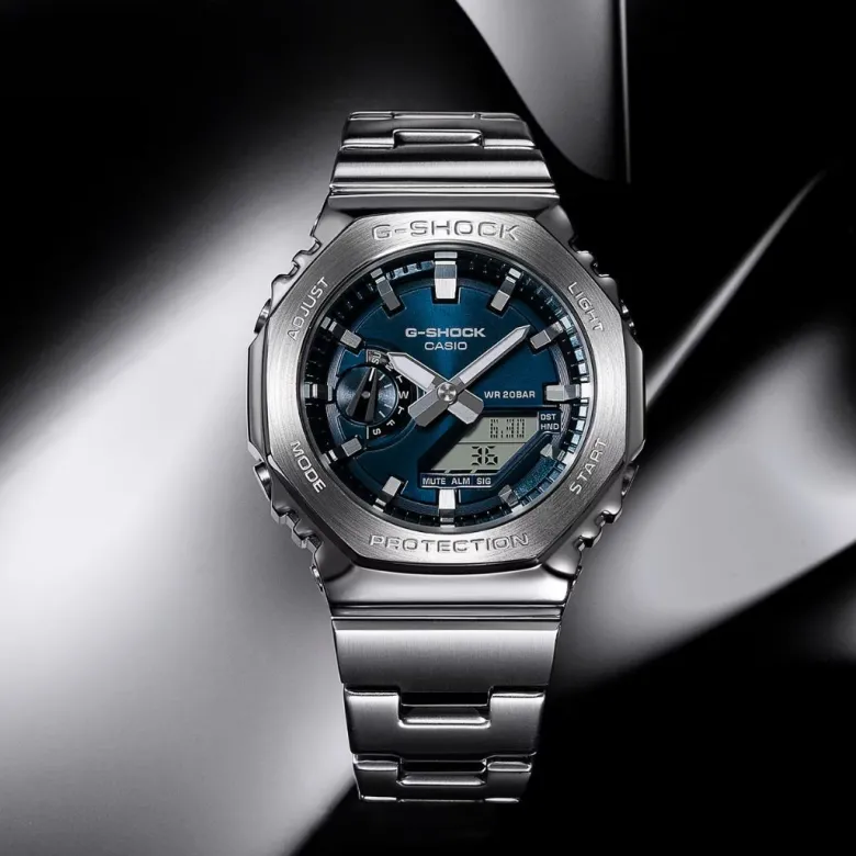 Casio G-Shock GM-2110D-2BER rannekello