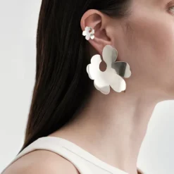 Kalevala x Marimekko Unikko ear cuff, hopeaa