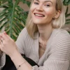 Lumoava Daisy rannekoru mustalla kivellä, hopeaa