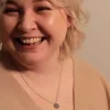 Lumoava Daisy riipus pinkillä kivellä, hopea