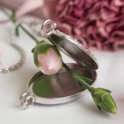 Lumoava Primavera riipus, iso medaljonki zirkoniaketjulla