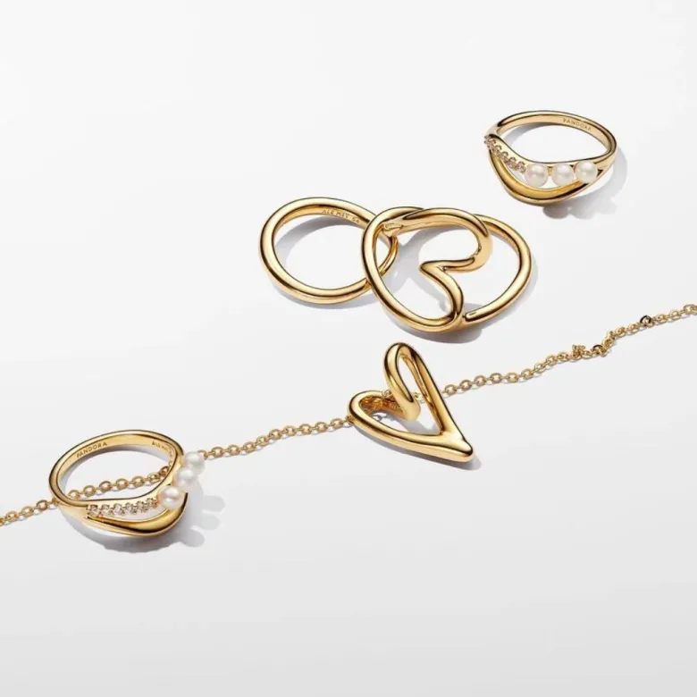 Pandora Essence Organically Shaped Heart sormus, keltakullattu, 163288C00