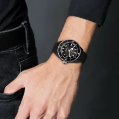 Rado Captain Cook High-Tech Ceramic R32127156, rannekello