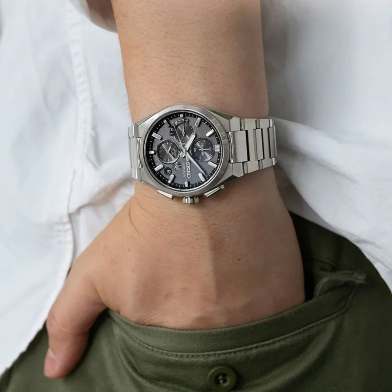 Seiko Astron GPS Solar Dual-Time Chronograph rannekello, SSH163J1