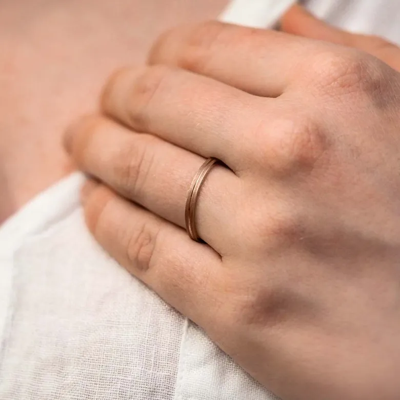 Silván kihlasormus rosekulta, 2mm, kiiltävällä uralla, Silván kihlasormukset