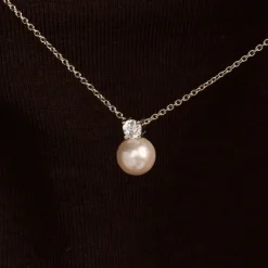 TI SENTO Classic kaulakoru, hopeaa, zirkoni ja valkoinen helmi, 34125PW/42